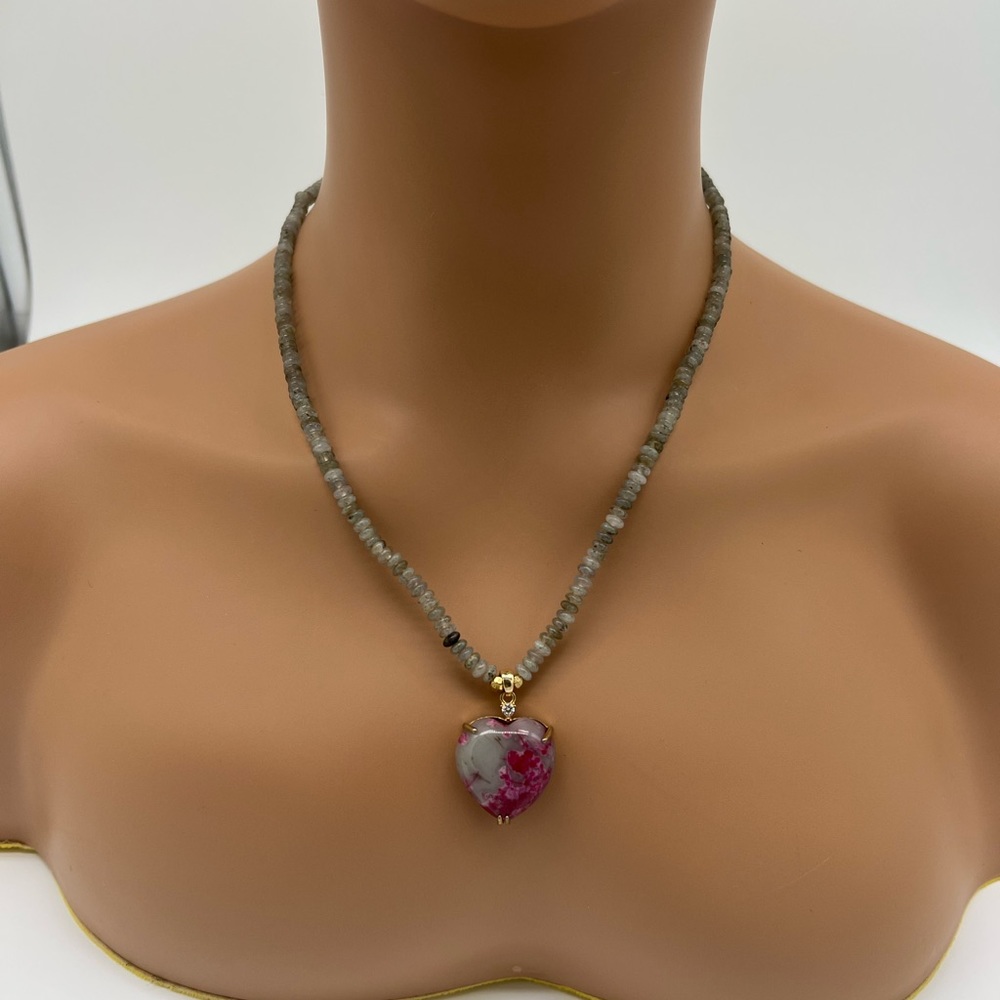 Dyed Agate and Prehnite Beaded Heart Pendant Necklace - Picture 5 of 5